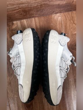 Under Armour Women’s Trail Sneakers Size 8 Ivory Gray Green Used Once